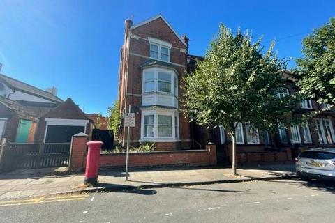 2 bedroom flat for sale, St. James Road, Leicester
