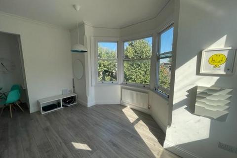 2 bedroom flat for sale, St. James Road, Leicester