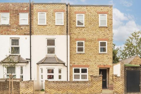 2 bedroom flat for sale, Boston Road, London W7
