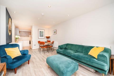 2 bedroom flat for sale, Boston Road, London W7