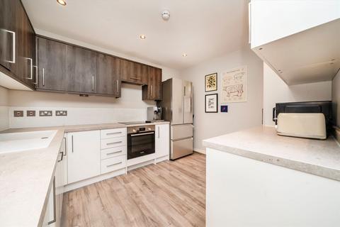 2 bedroom flat for sale, Boston Road, London W7