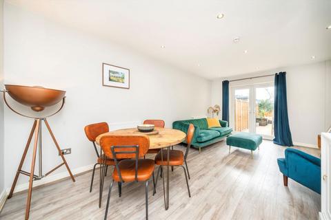 2 bedroom flat for sale, Boston Road, London W7