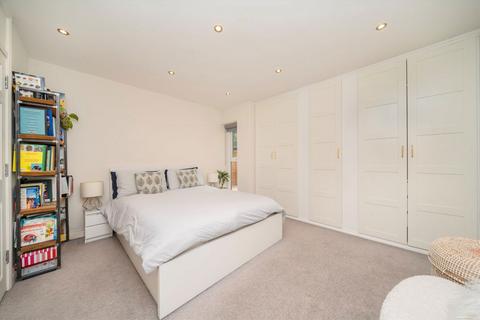 2 bedroom flat for sale, Boston Road, London W7