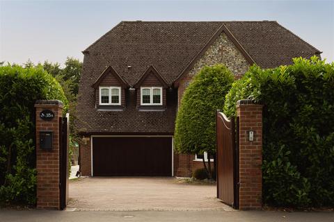 5 bedroom detached house for sale, Manor Road, Reigate