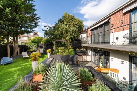 1 bedroom detached house for sale, Golders Hill Gate, Finchley Road, Golders Green, NW11