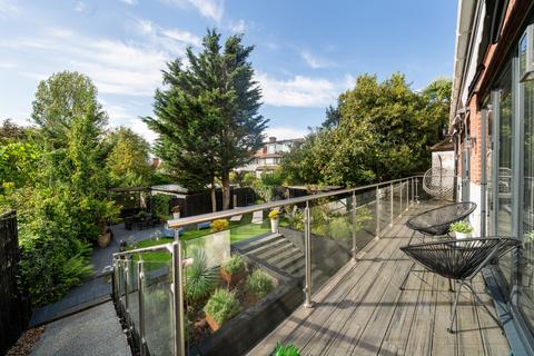 1 bedroom detached house for sale, Golders Hill Gate, Finchley Road, Golders Green, NW11