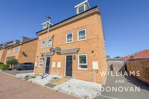 3 bedroom semi-detached house for sale, Hilton Crescent, Hullbridge