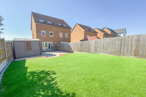3 bedroom semi-detached house for sale, Hilton Crescent, Hullbridge