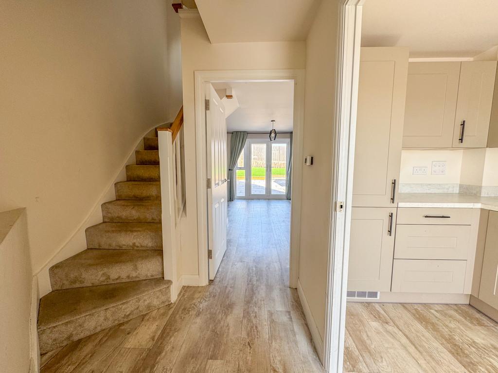 Hallway - kitchen