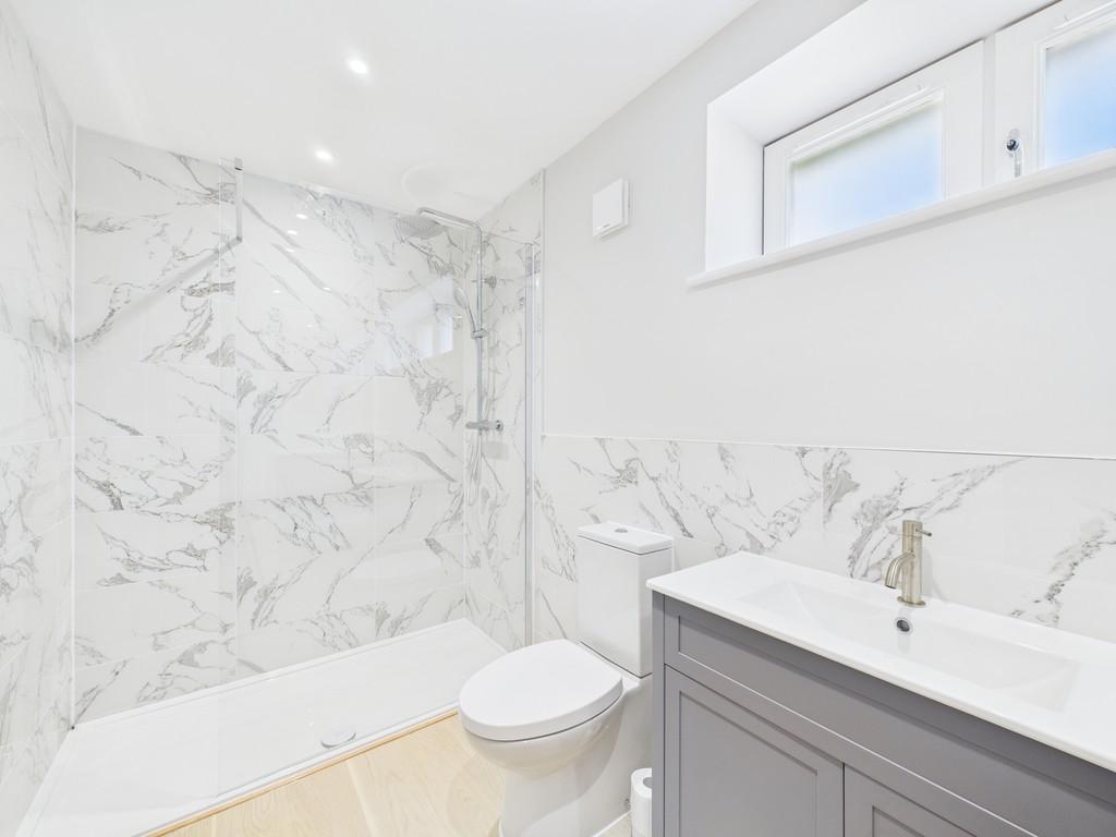 Ensuite shower 1