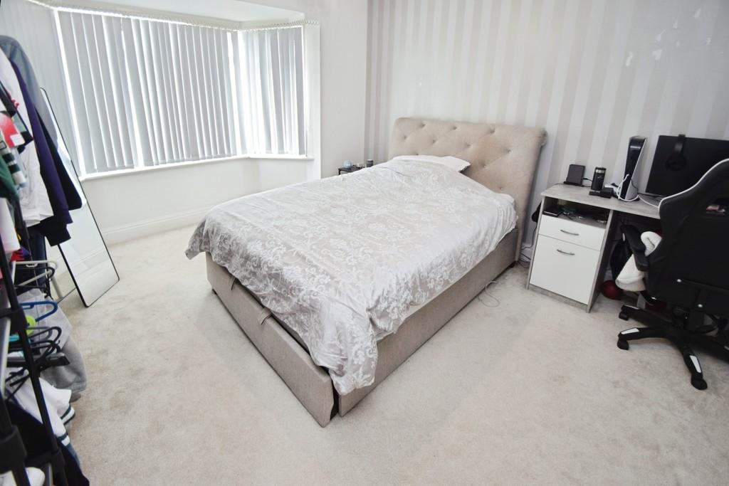 7c05af7c-Bedroom