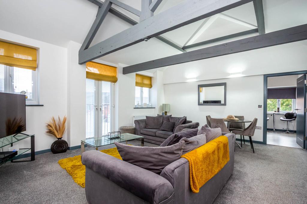 Lounge/Dining Room