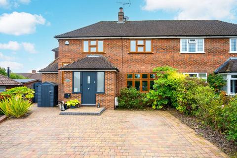 9 Clover Lea, Godalming, GU7 3QQ