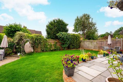 9 Clover Lea, Godalming, GU7 3QQ