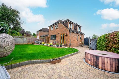 9 Clover Lea, Godalming, GU7 3QQ