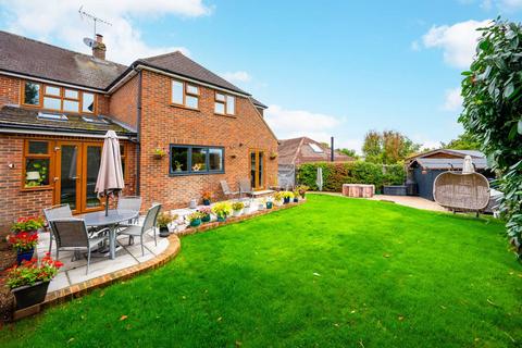 9 Clover Lea, Godalming, GU7 3QQ