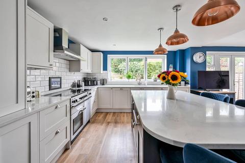 9 Clover Lea, Godalming, GU7 3QQ