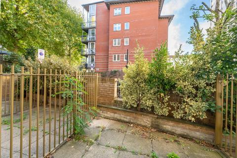 Studio to rent, St Anns Road, Holland Park, London, W11