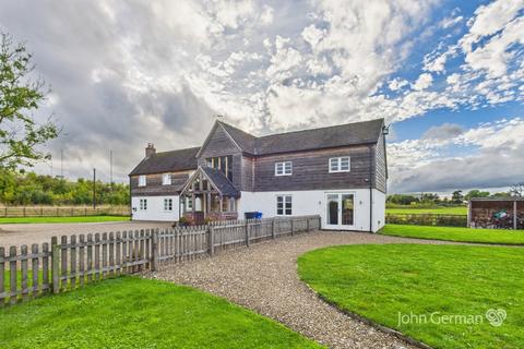 4 bedroom detached house for sale, New Road, Uttoxeter