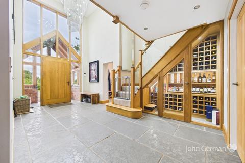4 bedroom detached house for sale, New Road, Uttoxeter