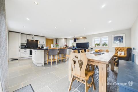 4 bedroom detached house for sale, New Road, Uttoxeter