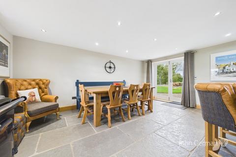 4 bedroom detached house for sale, New Road, Uttoxeter