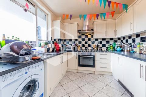 4 bedroom apartment to rent, Cruikshank Street, King's Cross, London