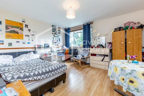 5 bedroom apartment to rent, Cruikshank Street, King's Cross, London