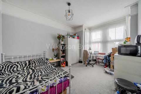 2 bedroom apartment for sale, Warwick Road, Bounds Green N11