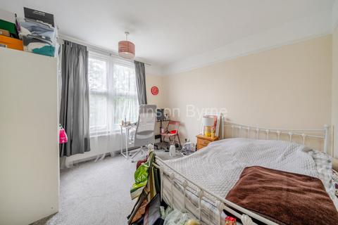 2 bedroom apartment for sale, Warwick Road, Bounds Green N11