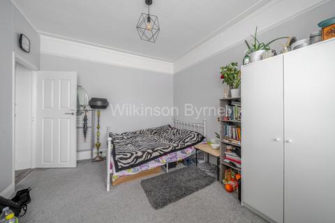 2 bedroom apartment for sale, Warwick Road, Bounds Green N11
