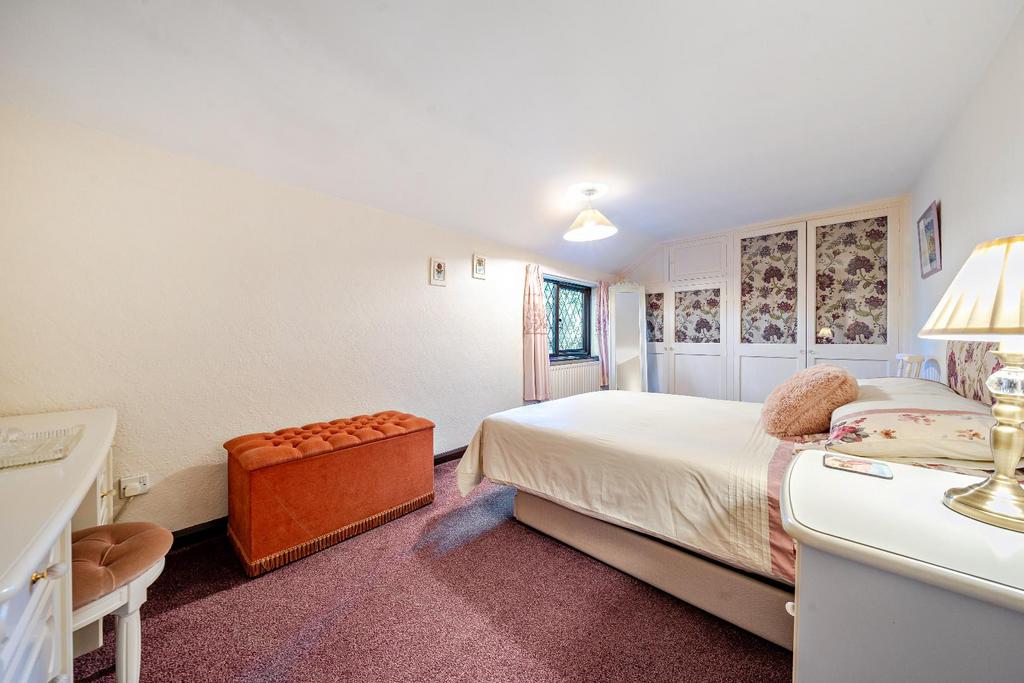 Bed 1.jpg