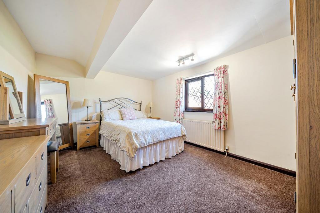Bed 3.jpg