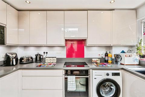 undefined, Oakfield, Woking GU21