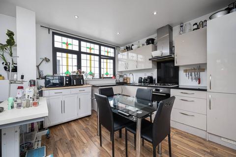 2 bedroom flat for sale, Doros House, Cambridge Heath Road, Whitechapel, London, E1