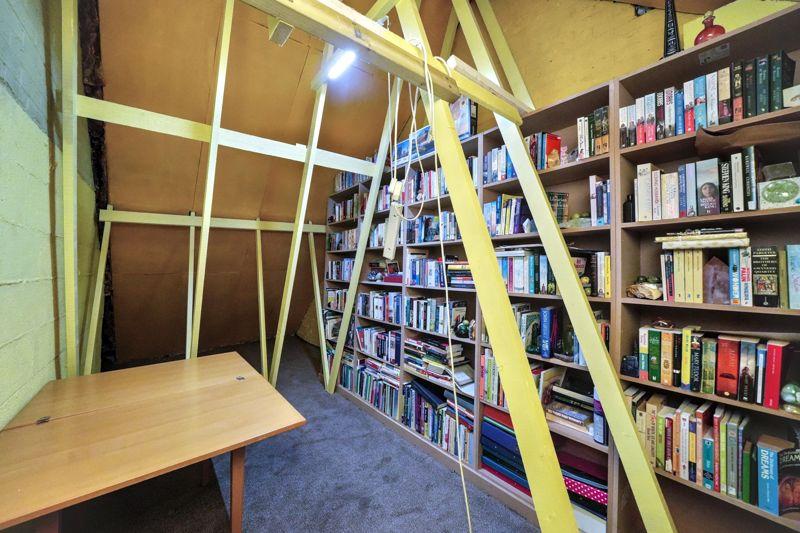 Study/library/loft