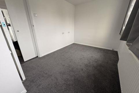 5 bedroom semi-detached house to rent, Royal Lane, Yiewsley, UB7