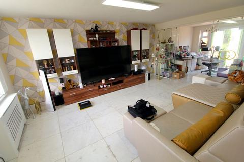 undefined, Deer Park, Thornbury