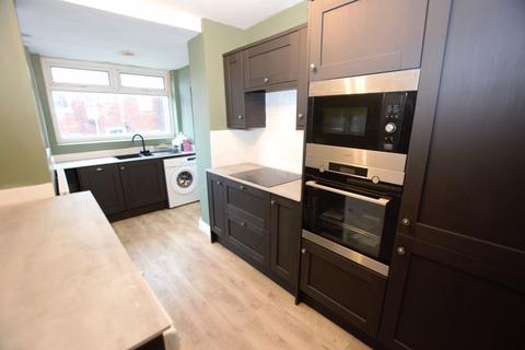 2 bedroom terraced house to rent, Manchester Road, Tyldesley
