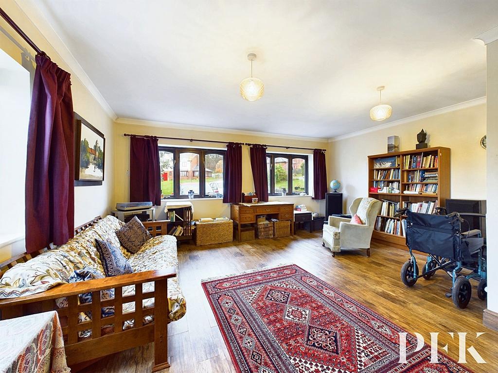 Sitting Room / Bedroom