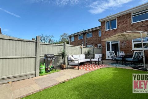 52 Farncombe Way, Whitfield, Dover, CT16 3NT