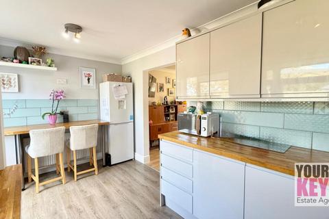 52 Farncombe Way, Whitfield, Dover, CT16 3NT