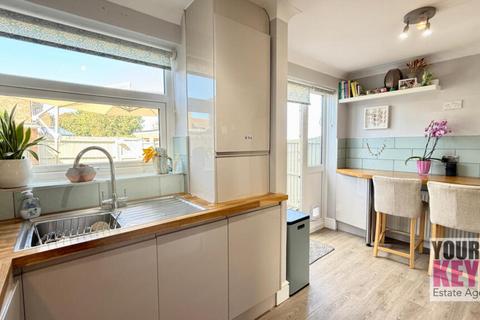 52 Farncombe Way, Whitfield, Dover, CT16 3NT