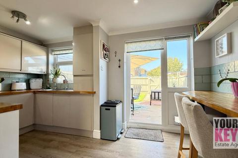 52 Farncombe Way, Whitfield, Dover, CT16 3NT