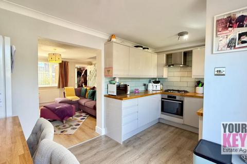 52 Farncombe Way, Whitfield, Dover, CT16 3NT