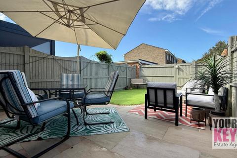 52 Farncombe Way, Whitfield, Dover, CT16 3NT