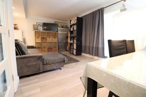 49 Leeming Road, Borehamwood, WD6 4EB