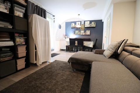 49 Leeming Road, Borehamwood, WD6 4EB