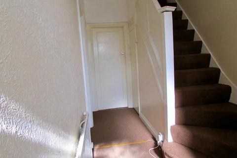 4 bedroom semi-detached house to rent, 21 GRAND AVENUE