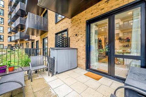 2 bedroom flat for sale, Sarsen House, Middle Road, Hanwell, W7 3FR